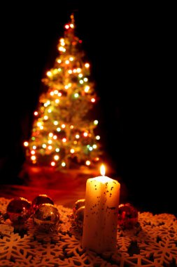 Noel ağacı ve mum