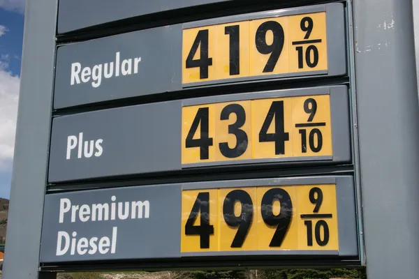 Hög gas pris 5 dollar per gallon — Stockfoto