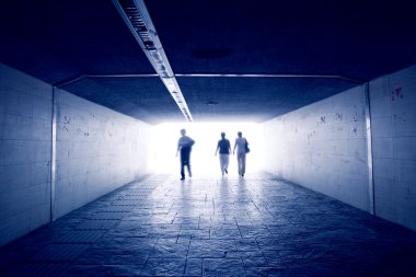 Metro Tüneli'nde Silhouettes
