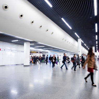 yolcu metroya istasyonunda shanghai