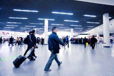 yolcu metroya istasyonunda shanghai