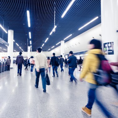 yolcu metroya istasyonunda shanghai