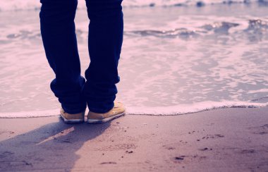 plaj ve sörf üzerinde duran