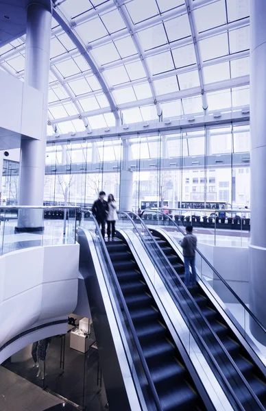 Moderne hal binnen office centrum — Stockfoto