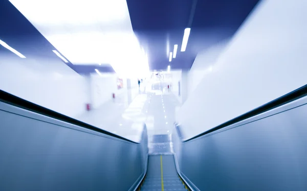 Imagen abstracta una escalera mecánica — Foto de Stock