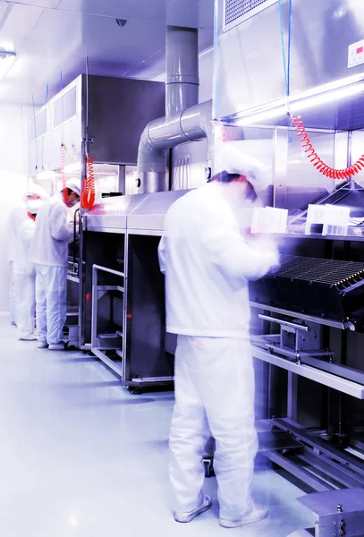 Chinese men working at factory — Stock Photo, Image