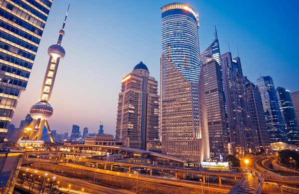 Shanghai skyline 's nachts — Stockfoto