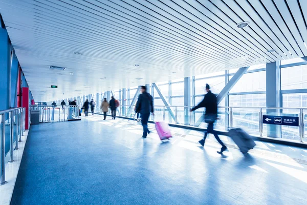 Cestující v Pekingu autobus station.motion rozostření — Stock fotografie