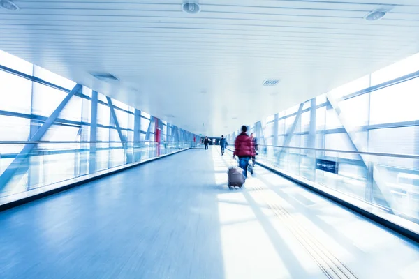 Επιβατών στο Πεκίνο το λεωφορείο station.motion θαμπάδα — Φωτογραφία Αρχείου