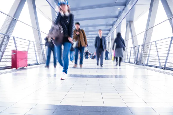 Passagier in de beijing bus station.motion vervagen — Stockfoto