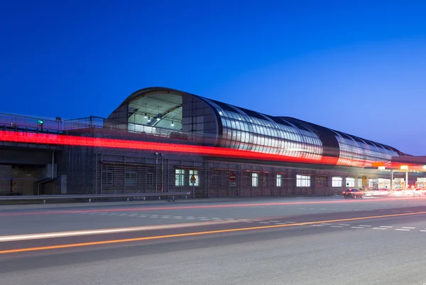 Lätta spår på trafikplatserna på natten — Stockfoto