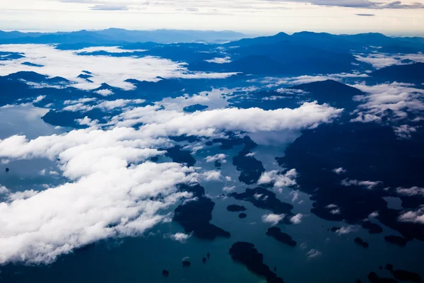 Acima do céu com uma nuvem agradável — Fotografia de Stock