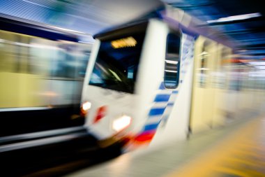 motion blur efekti ile metro tren