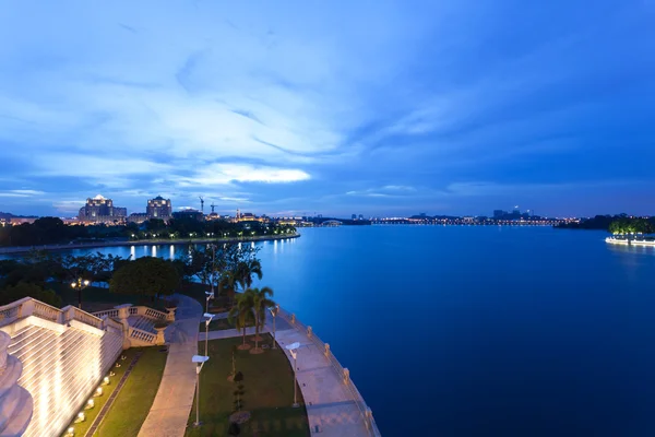 Scenic Bridge at night in Putrajaya, Malaysia. — Stock Photo, Image