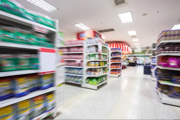 Leere Supermarktgasse, Bewegungsunschärfe — Stockfoto