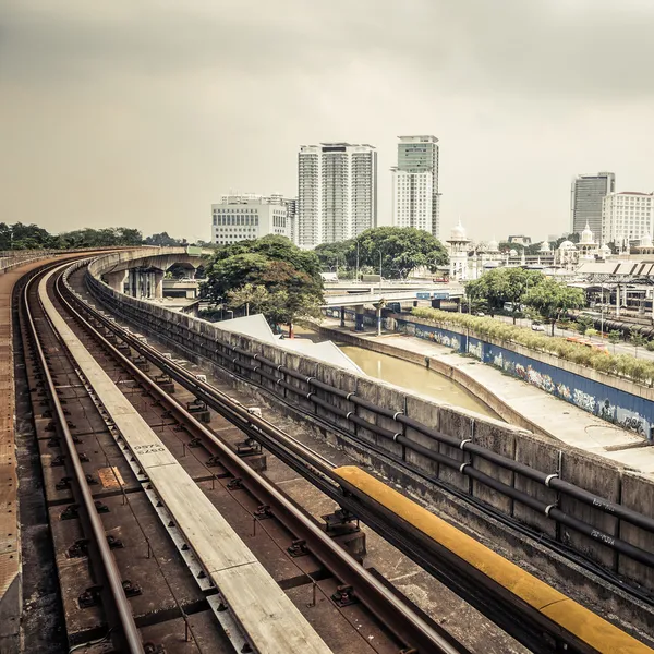 Transito ferroviario urbano a Kuala Lumpur, Malesia — Foto Stock