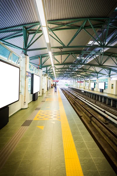 クアラルンプール、マレーシアの地下鉄の駅 — ストック写真
