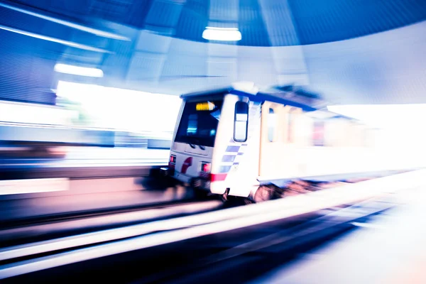 Motion blur efekti ile metro tren — Stok fotoğraf