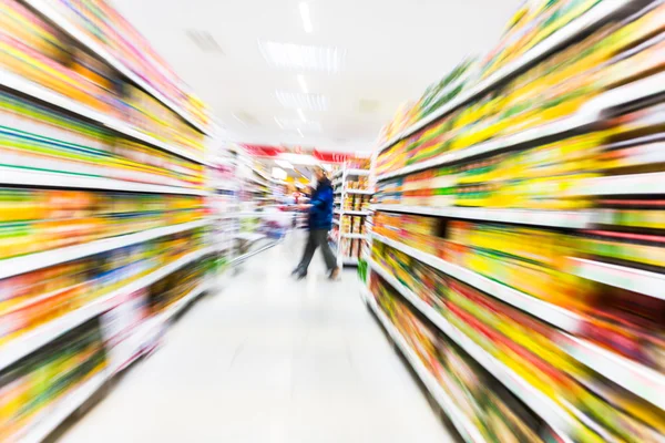 Lege supermarkt gangpad, bewegingsonscherpte — Stockfoto