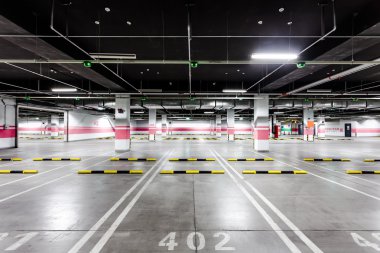 boş yer altı otoparkı