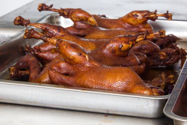 Duck, bir Çin restoranı mutfak pişirmek