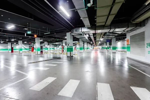 地下駐車場空 — ストック写真