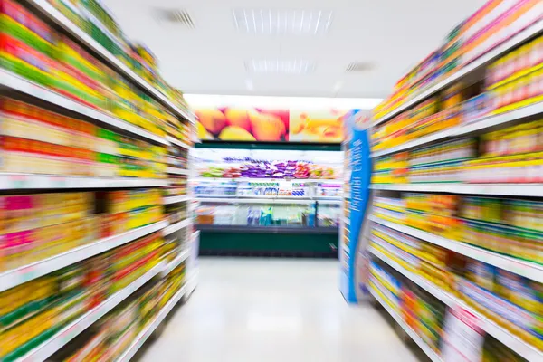 Supermercado vacío pasillo, desenfoque de movimiento —  Fotos de Stock
