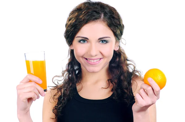 Junge schöne Frau trinkt Orangensaft isoliert auf weißem Hintergrund — Stockfoto