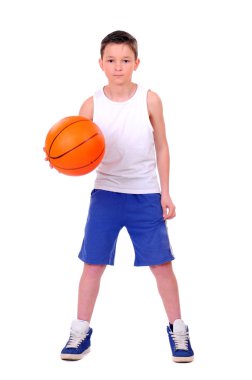 çocuk ile basketbol, beyaz zemin üzerine izole