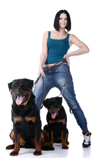 Kvinna med en rottweiler hund — Stockfoto