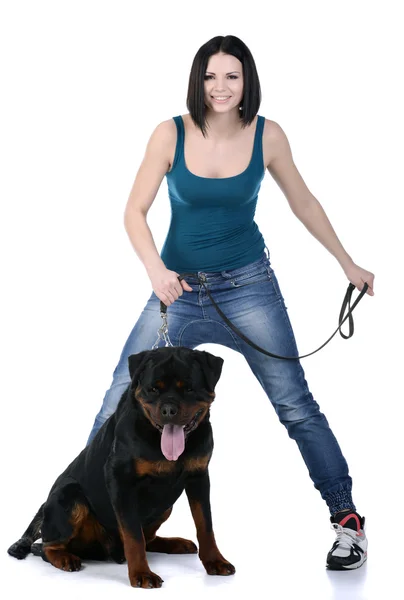 Femme avec un chien Rottweiler — Photo