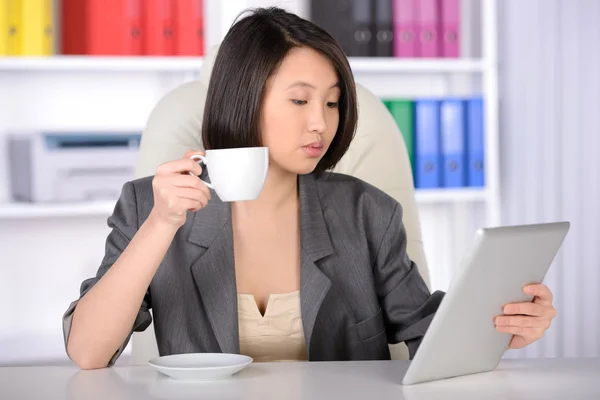 Zakelijke Aziatische vrouwen — Stockfoto