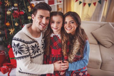 Süre kutlama Noel evde genç mutlu aile