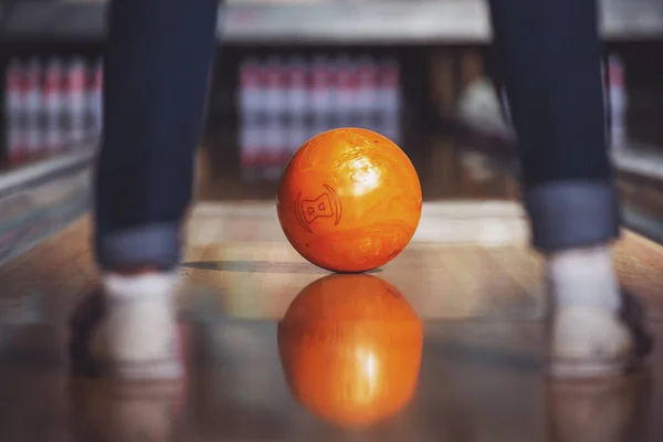 Bowling Ball Rolling Path Bowling Pins — Stock Photo, Image