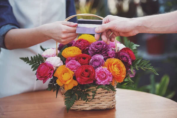 Close Detail View Man Giving Credit Card Seller Florist — Stock Photo, Image