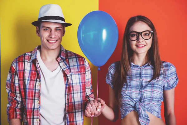 Beautiful Couple Having Fun Together Posing Blue Balloon Colorful Background — Stock Photo, Image