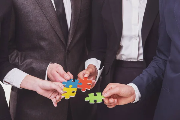 Close Four Confident People Wanting Put Pieces Puzzle Together Team — Stock Photo, Image