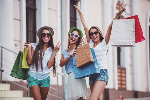 Compras Venda Pessoas Felizes Conceito Turismo Três Meninas Bonitas Óculos — Fotografia de Stock