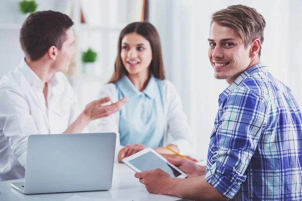 Group Young Programmers Sitting Office Room Discussing Project — Stock Photo, Image