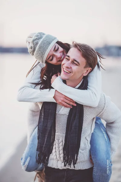 Loving Young Couple Walk Beach Autumn — Stock Photo, Image