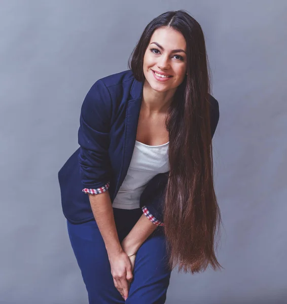 Hermosa Joven Mujer Negocios Posando Estudio Expresando Sus Emociones Mirando — Foto de Stock