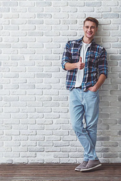 Jonge Knappe Man Een Geruit Hemd Denim Broek Houden Een — Stockfoto