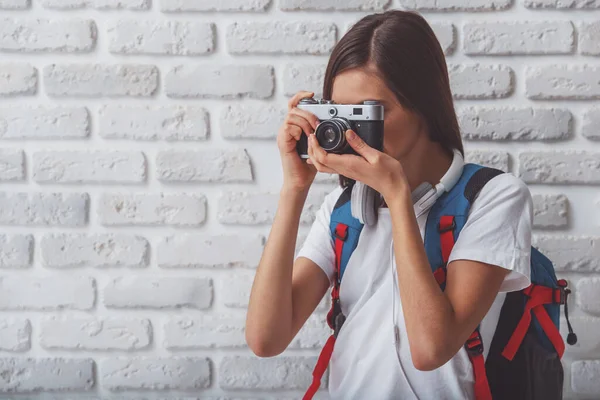 Χαριτωμένο Εφηβικό Κορίτσι Ένα Σακίδιο Σχολείο Φωτογραφιών Στέκεται Ενάντια Στον — Φωτογραφία Αρχείου