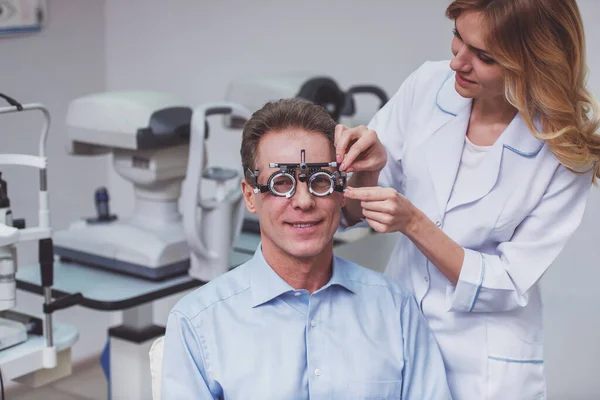 Young Beautiful Female Ophthalmologist Examining Handsome Middle Aged Man Modern — Stock Photo, Image