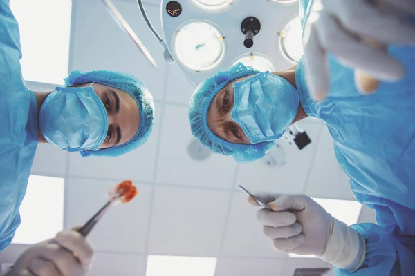 Team Surgeons Performing Operation Using Medical Instruments Modern Operating Room — Stock Photo, Image