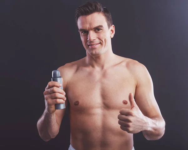 Porträt Eines Gut Aussehenden Nackten Mannes Mit Einem Spray Antitranspirant — Stockfoto