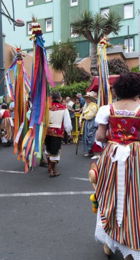 Los realejos, tenerife, İspanya - 26 Mayıs: dansçılar ile 26 Mayıs 2013 yılında los realejos üzerinde alayı.