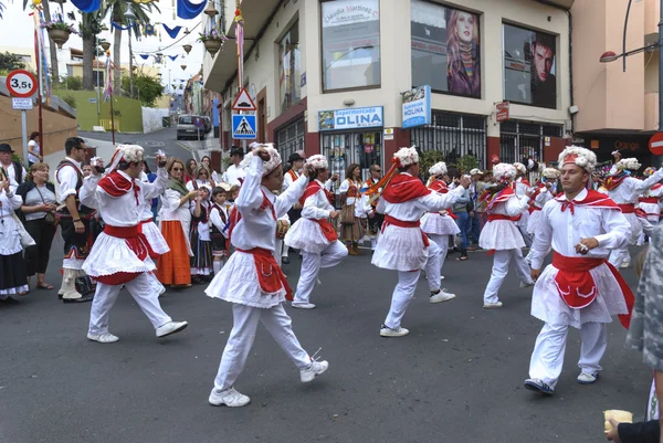 Los Realejos, Tenerife, ESPAGNE - 26 mai : Procession le 26 mai 2013 à Los Realejos avec des danseurs . — Photo