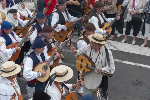 Los Realejos, Tenerife, ESPAGNE - 26 mai : Procession le 26 mai 2013 à Los Realejos avec des danseurs . — Photo