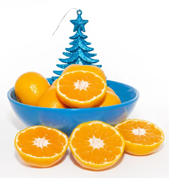 Mandarins in blue plate — Stock Photo, Image